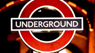 Pánik a londoni metróban: robbanás a reggeli csúcsforgalomban – legkevesebb 20 sebesült – videó