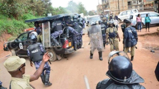 Életfogytiglan elnök – zavargások Ugandában