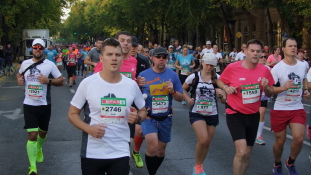 Mi vonzott rekordszámú külföldit a vasárnapi Budapest Maratonra?