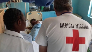 Húsznál több sikeres műtét – hazaindultak Malawiból a magyar idegsebészek