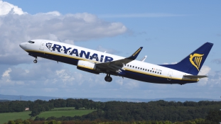 Ryanair-riadó – vadászgépek kísérték a leszállópályára a Litvániából érkező gépet