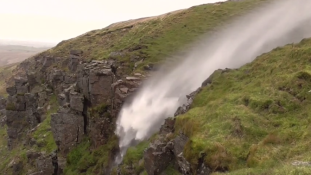 Ofélia olyan erős, hogy visszafordított egy vízesést Nagy-Britanniában – videó