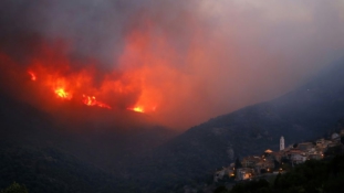 Tűzvész Korzikán – több mint 2.000 hektár égett ki a hétvégén / videó