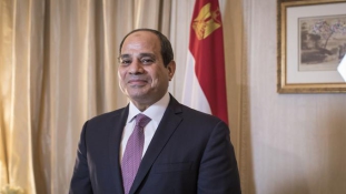 Párizsban tárgyal a terrorfenyegetettségről az egyiptomi elnök