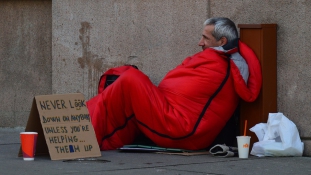 Hajléktalanoknak helyeznek ki automatákat az Egyesült Királyságban