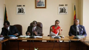 Népünnepély Zimbabwe fővárosában Mugabe várható távozása miatt