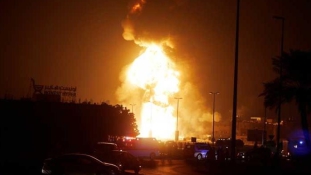 Felrobbant az olajvezeték, hatalmas tűz Bahreinben – videó