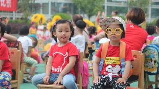 Botrány Kínában – beinjekciózták a gyerekeket egy elitóvodában