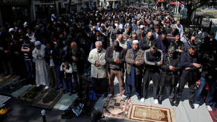 Lehet-e az utcán imádkozni pénteken, az iszlám ünnep napján Franciaországban?