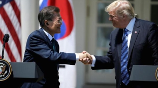 Trump Dél-Koreában, Észak-Koreáról  – videó