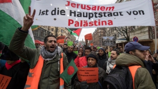 Kiutasíthatják Németországból azokat a migránsokat, akik antiszemita megmozdulásokban vesznek részt
