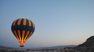 Hőlégballon-baleset Egyiptomban: egy turista meghalt, 12 sérültet kórházban ápolnak