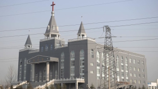 Leromboltak egy hatalmas evangélikus templomot Kínában – videó