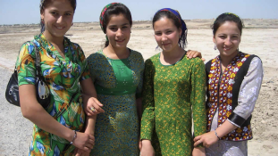 Nők nem vezethetnek autót Türkmenisztánban