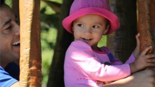 Rákból kigyógyult ötéves kislányt gázolt halálra egy elszabadult autó
