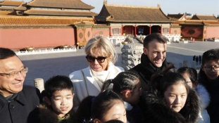 A francia elnök a pekingi Tiltott városban – videó