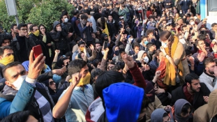 Az éjjel újabb kilenc halottat követeltek az iráni tüntetések