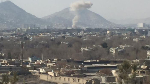 Bomba a mentőautóban, több mint száz halott Kabulban – videó