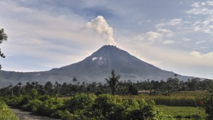 Újra kitört a Sinabung vulkán Indonéziában – videó