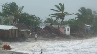Trópusi vihar sújtott le Madagaszkárra: 20 halott és 19.000 embert evakuáltak