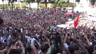 Tüntetés a népszerű politikus meggyilkolása miatt Brazíliában