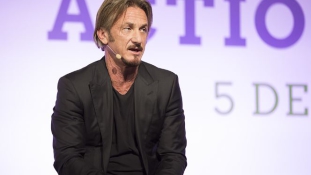 Sean Penn regényt írt Trump ellen