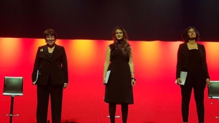Miniszter asszonyok adták elő a Vagina Monológokat Párizsban