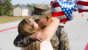 Katonai továbbképzés: megcsókolhatom?