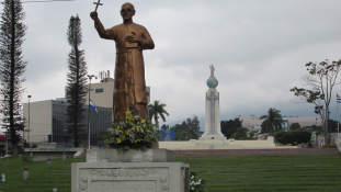 Szentté avatják El Salvador meggyilkolt érsekét