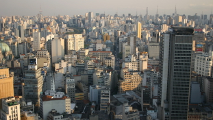 Lángoló felhőkarcoló San Paolóban – videó