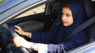 Szombattól: nők a volánnál – csendes forradalom Szaúd-Arábiában / videó