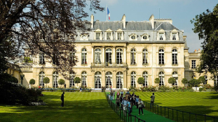 Buli az Élysée-palotában – videó