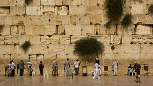 100 kilós kő zuhant le a Siratófalról Jeruzsálemben