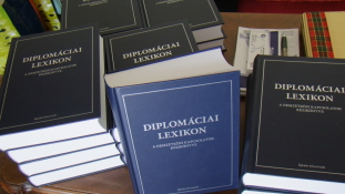 Diplomáciai Lexikon – hiánypótló könyvet mutattak be Budapesten
