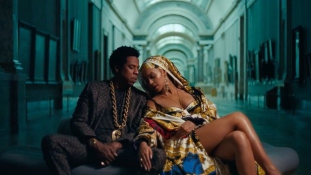 Beyoncé és Jay Z a Louvre-ban – videó
