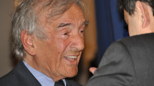 Antiszemita feliratok Elie Wiesel házán Mármarosszigeten