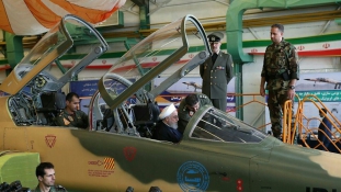 Az elnök próbálta ki az első iráni vadászgépet – videó