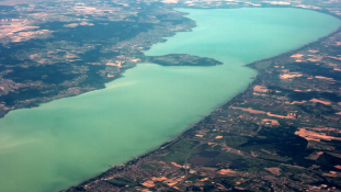 Őrült hétvége! Balatoni szállás ötmillióért, megtelt strandok