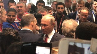 Bakuban tárgyal Putyin