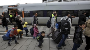 Dániában a baloldali ellenzék is keményítene migráns-ügyben