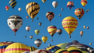Hőlégballonok százai lepték el az eget Új-Mexikóban – videó