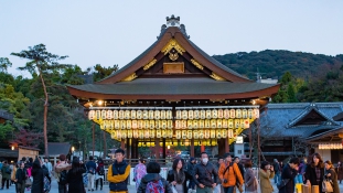A turisták imádják a hajnali városnéző túrákat Japánban