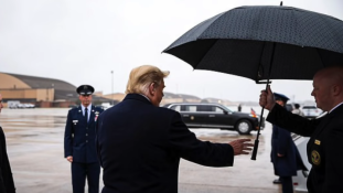Tud-e esernyőt használni Donald Trump? – videó