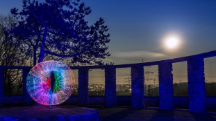 Kínában mesterséges Holddal világítanák be a városokat