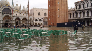 Minden korábbinál nagyobb víz borítja Velencét