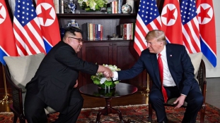 Trump: beleszerettünk egymásba Kim Dzsongunnal