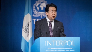 Vizsgálati fogságban van Kínában az Interpol főnöke
