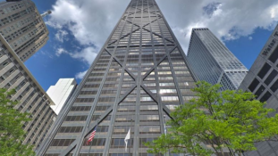 Azt hitték, meghalnak: 84 emeletet zuhantak egy lift utasai Chicagóban