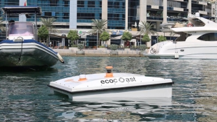 Szemétevő úszó drón tisztítja meg Dubaj kikötőit