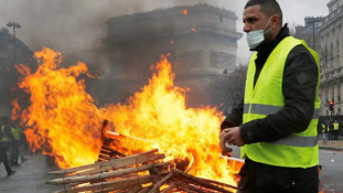 Maximális készültség Franciaországban a sárga mellényesek tüntetése miatt